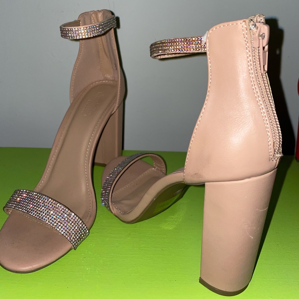 SIZE 8 WOMENS HEELS